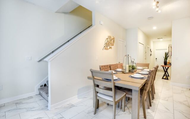 5 Bedroom 4 Bathroom Storey Lake