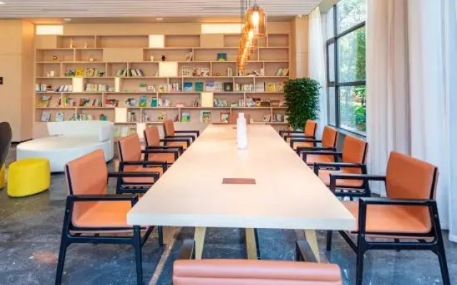Atour Hotel Shenzhen Longgang Shiyaling Metro Station