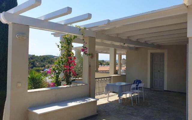 Studio with sea view enclosed garden and wifi at Porto Heli