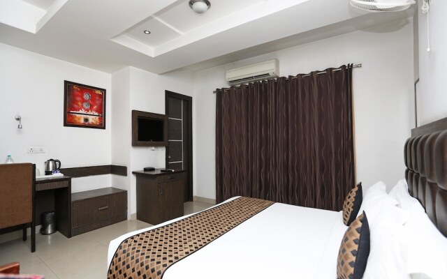 OYO 16004 Le Crescent