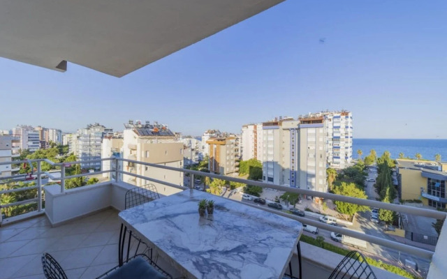 Flat Close to Konyaalti Beach With Sea View