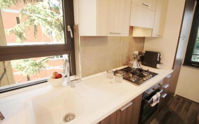 Eur Bright Spacious terraced Apartment