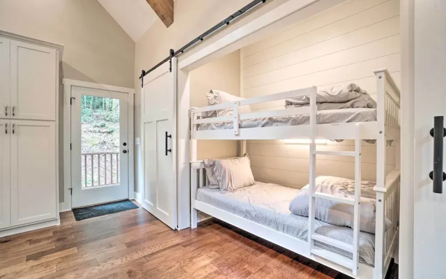 Hootenanny at Horton Creek: Creekside Escape!