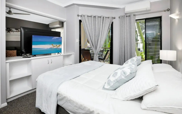 Unique Tropic Escape 111