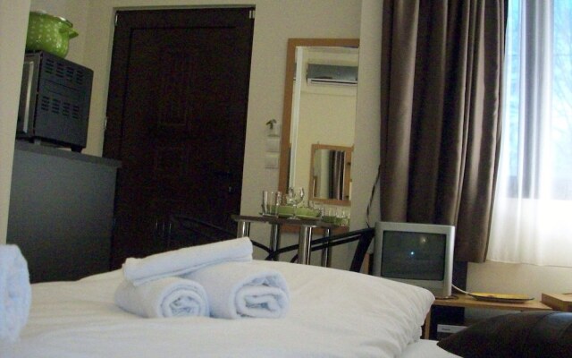Posto studio 2 chania crete 100 m from the beach