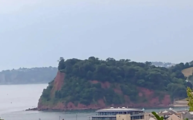 Gorgeous Private Apartment, Mesmerising sea Views