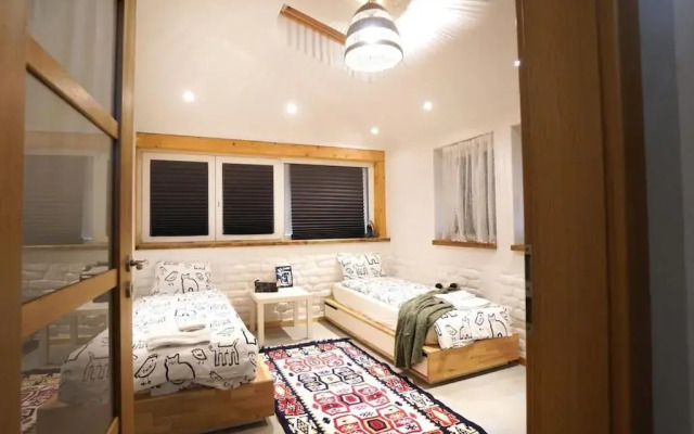 Modern and Specious 3-Bedroom Entire House