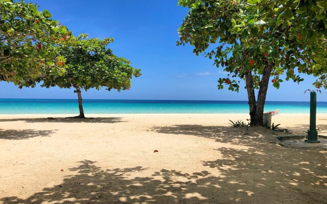Beachcomber Club