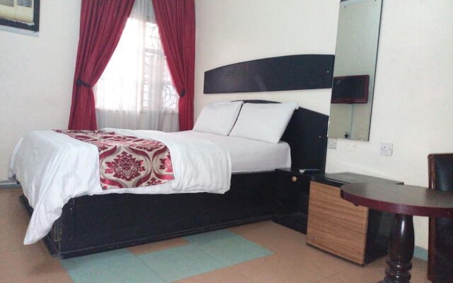Roneks Royal Hotel & Suites
