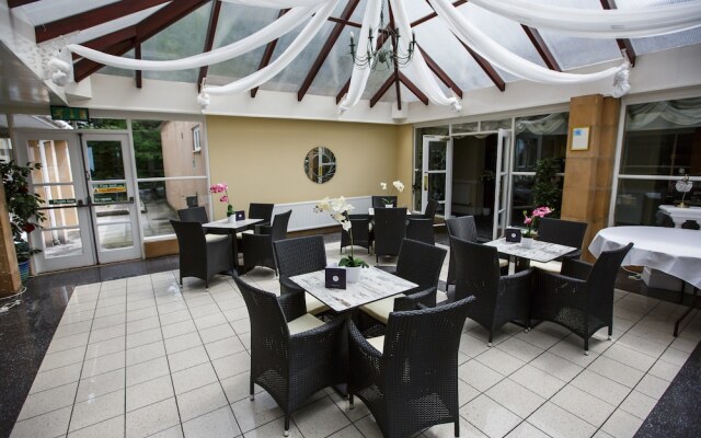 Shaw Hill Hotel Golf And Country Club