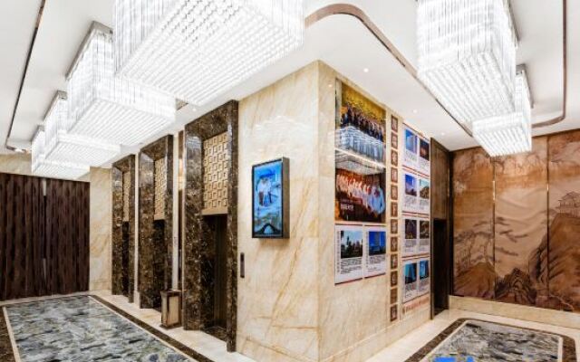Chengkong Carrey International Hotel (Jingmen Railway Station Jingchu University of Technology)