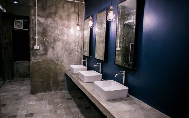 Silom SPACE Hostel