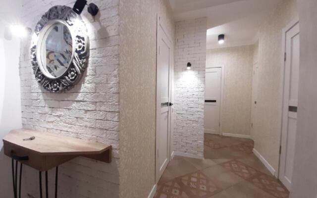 2 BDR apartment near Gorky Park, Center