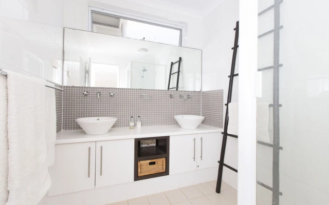 Ledge Point Village - Villa 11 - Beachfront Ocean Views