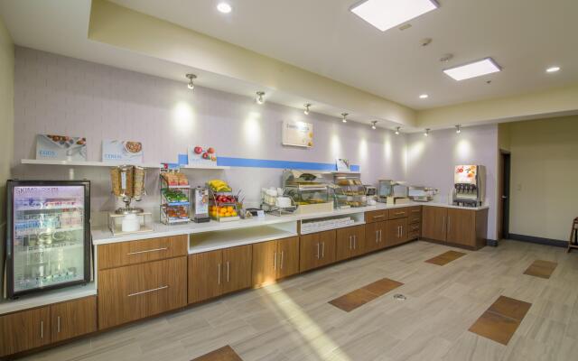 Holiday Inn Express & Suites Raymondville by IHG