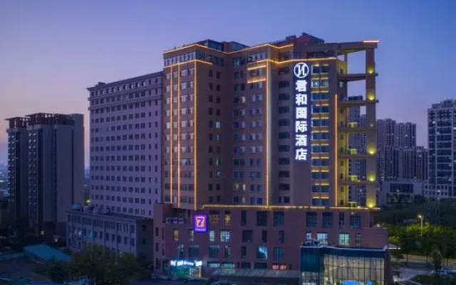 Jun He International Hotel