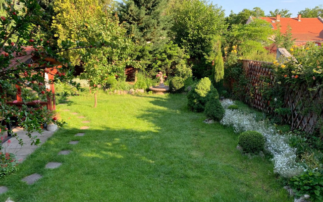 Quiet room in Budapest near airport with free parking