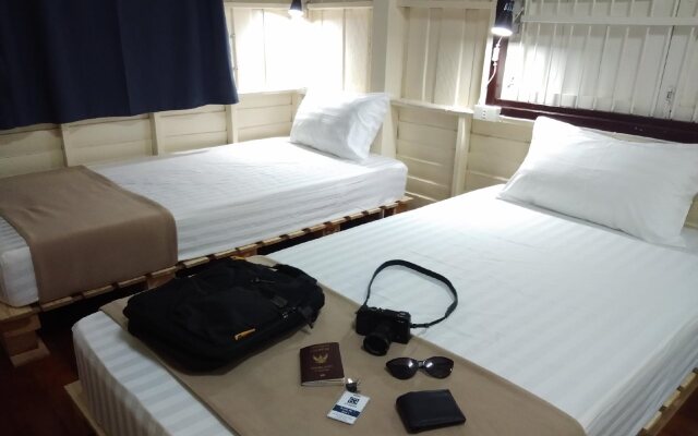 63 Hostel Lopburi