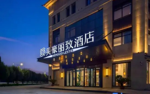 MEHOOD LESTLE The Traxland Hotel
