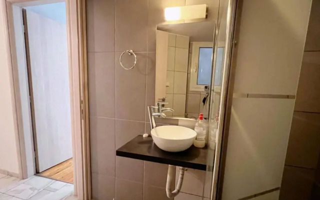 Stathmos Larissis A, a cozy 2BR Apartment, Clo...