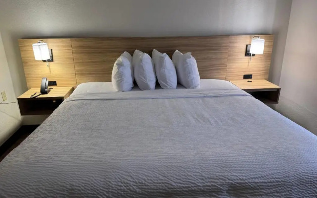 Days Inn by Wyndham McDonough