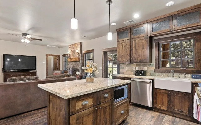 Cyh1012 - Hidden Cedar 5 Bedroom Home