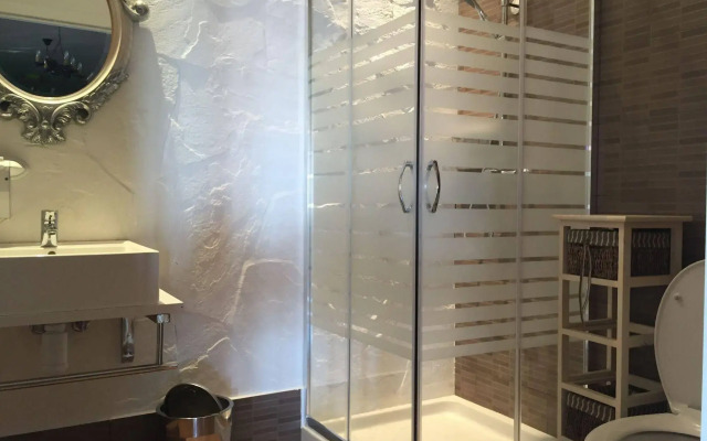 LUX Beach House Barcelona with Pool & Hot Tub, Beach Access