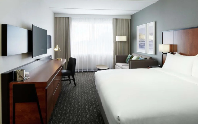 Doubletree By Hilton Montreal Airport
