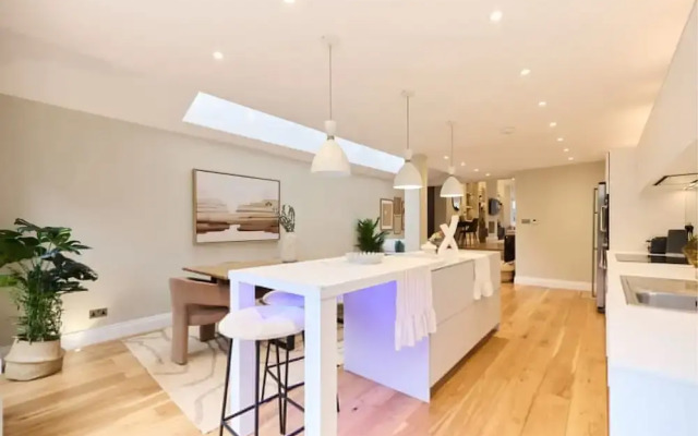 The Latimer Wonder - Stunning 5bdr House With Garden
