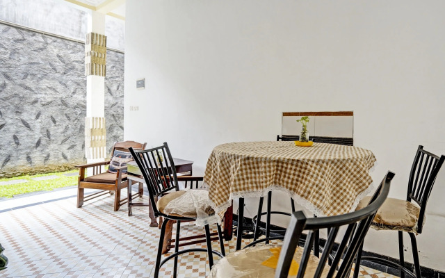 OYO Life 92030 Ef Palm Guest House Family