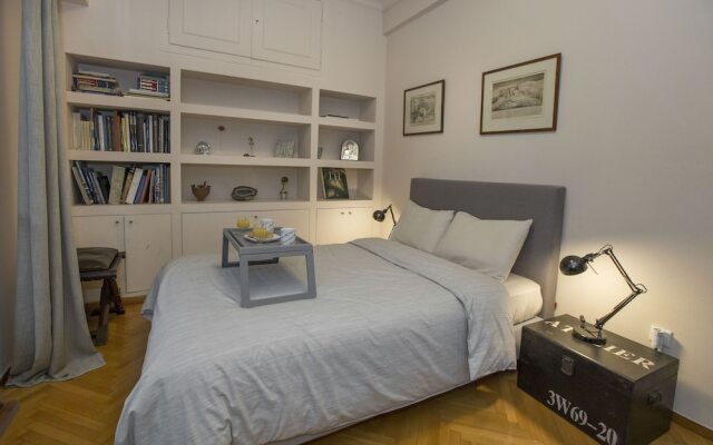 Downtown, classic apartment in Syntagma by GHH