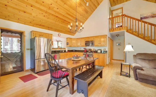 Hikers Haven: Pine Getaway w/ Wraparound Deck!