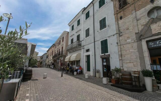 S190 - Sirolo, Trilocale in Piazza