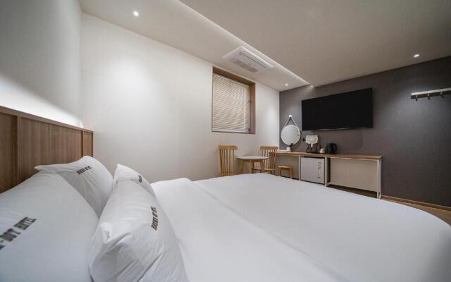 Brown Dot Hotel Eurwangri