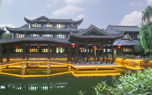 Riverside Hotel