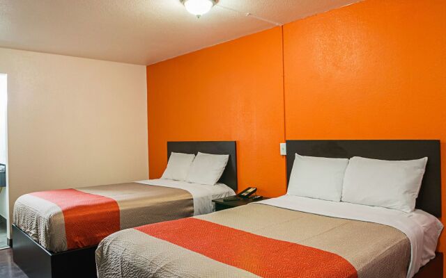 Super 6 Inn & Suites Baton Rouge