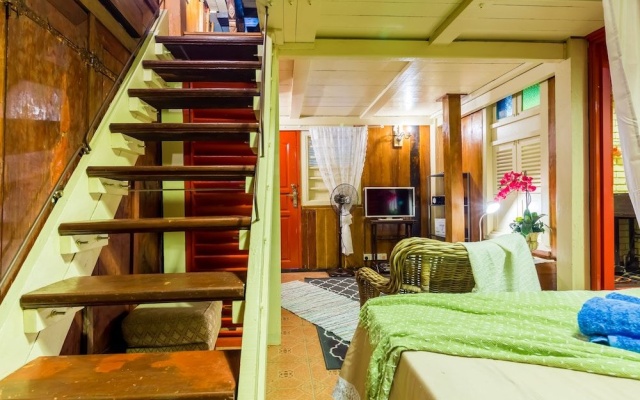 Ellina's Staycation Classic House KL – Guest Rooms – Kuala Lumpur