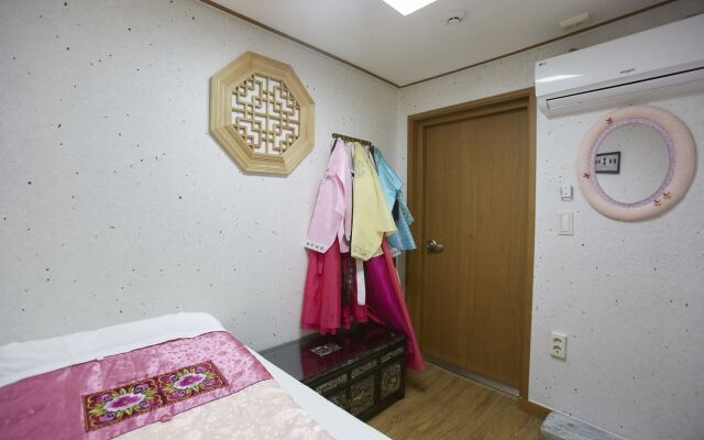 Go Woon Dang Hanok Guest House