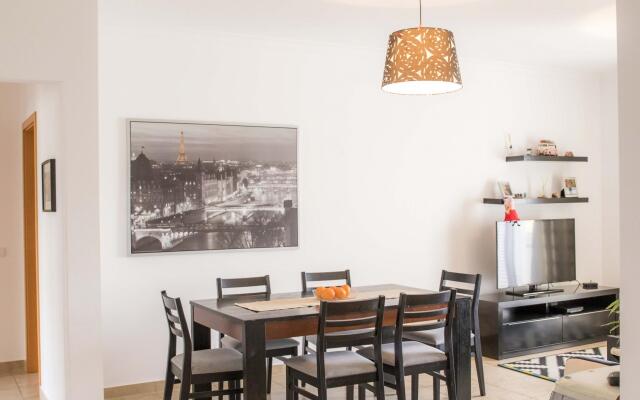 C02 - Luxury 3 Bed With Pool View