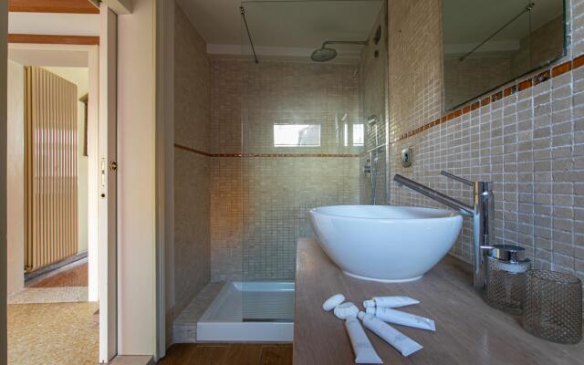 Wondrous Palazzetto 1619 in Magical Burano Island