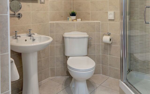 Rogerthorpe Manor Hotel