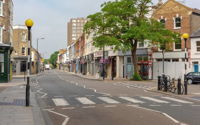 Bright 1BR Home in Fulham, 4 Guests