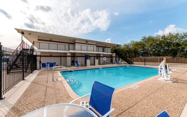Motel 6 San Antonio, TX - South WW White Rd