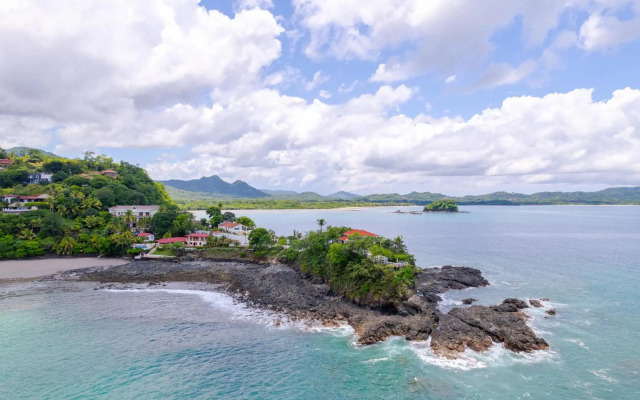 Flamingo Marina Cove 404- Oceanfront condo