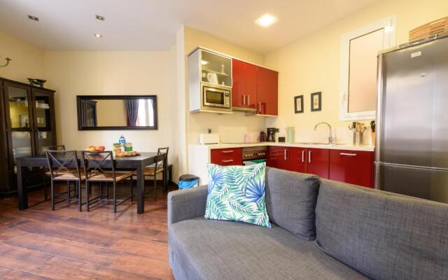 RamblasRentals Design Renovated Apartment AC Balcony10m Ramblas - Parking - Wifi