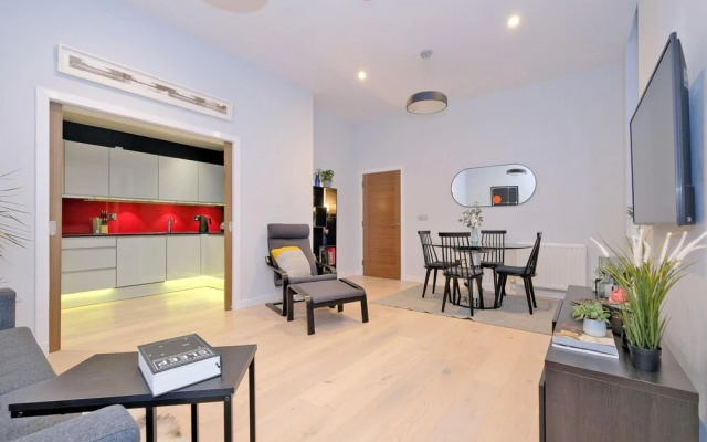 Stunning Central Two Bedroom Executive Apartment