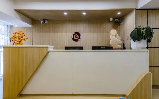 UltraPlus Business Hotel (Kunming High Speed Rail South Station Branch)