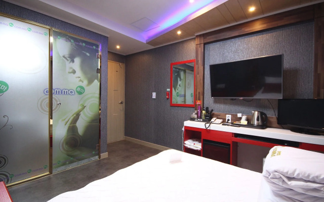 Jinju Comma Self Check-in Motel