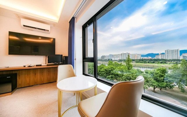 Dongchon Amusement Park Gallery Hotel
