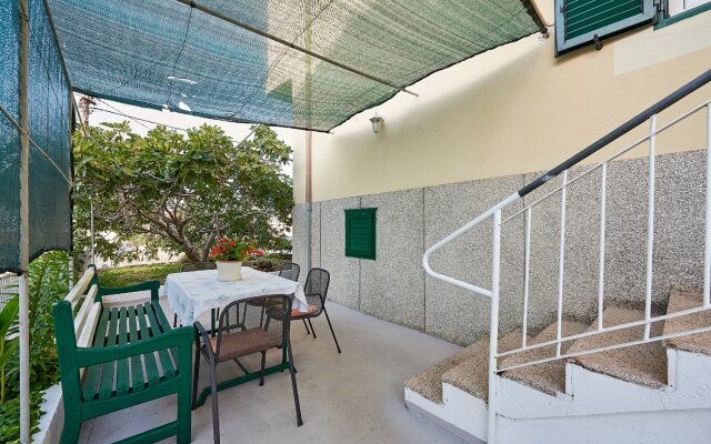 Apartment Ivanka - 200 m from sea: A1 Trogir, Riviera Trogir